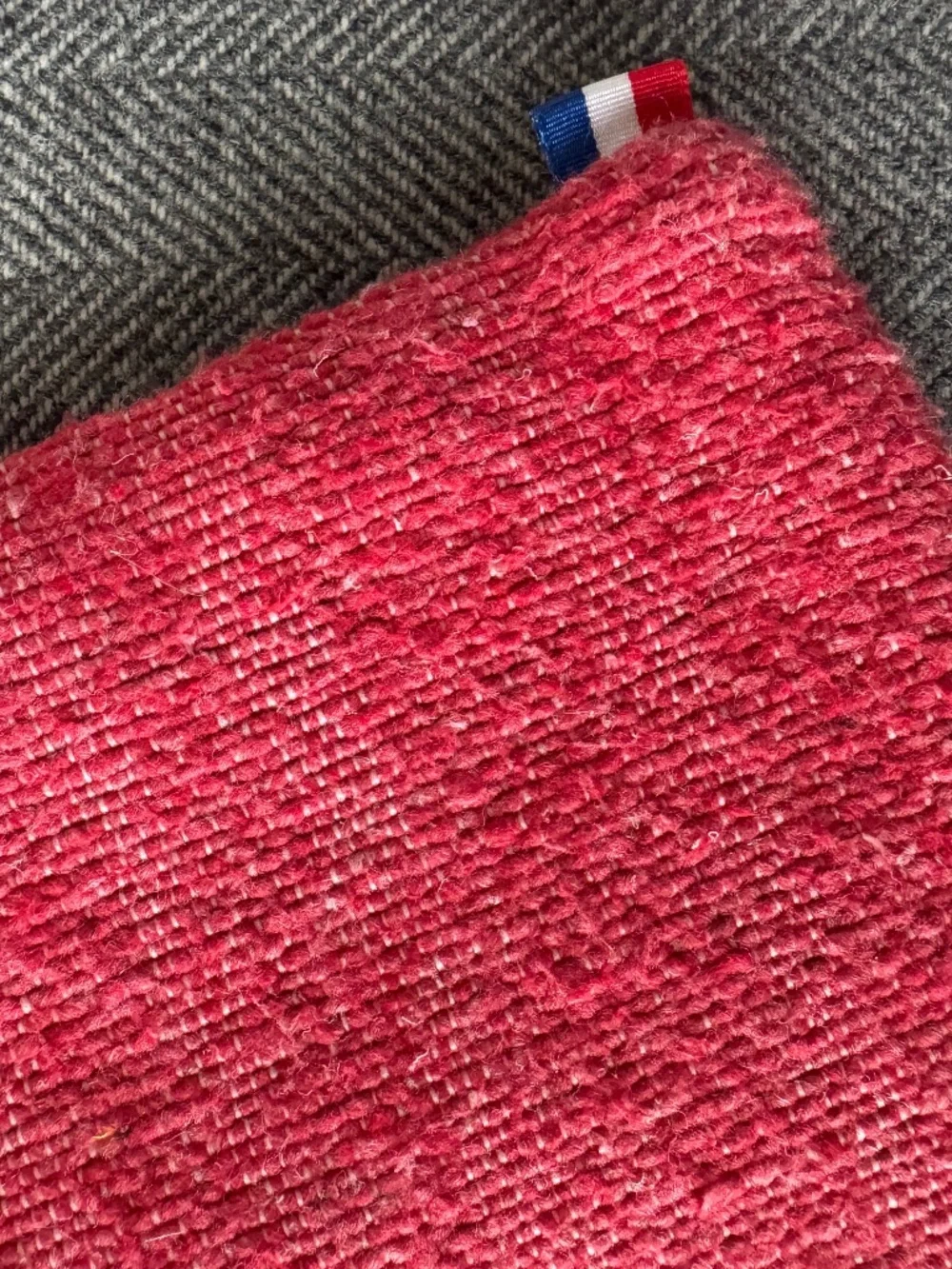 NWOT, DARLING FRENCH RED TEXTURED ENVELOPE POUCH WITH ZIPPERED CLOSURE